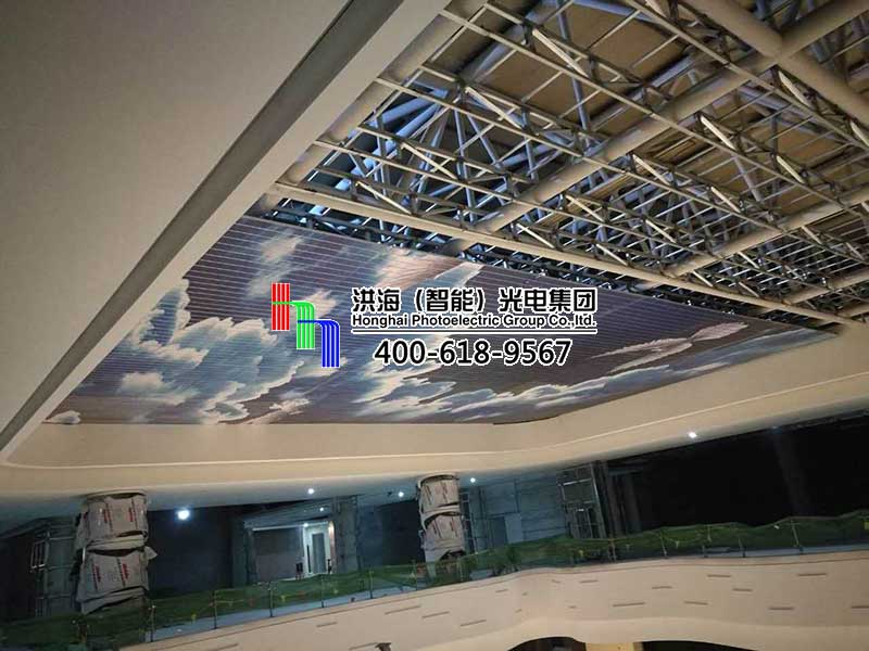 洪海LED天幕在臨沂齊魯園廣場正安裝施工！