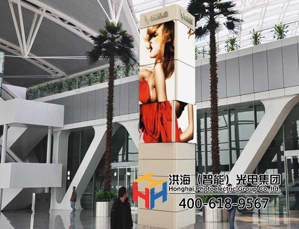 旋轉魔方柱，獲得商業(yè)廣告巨大價值的廣告機器人